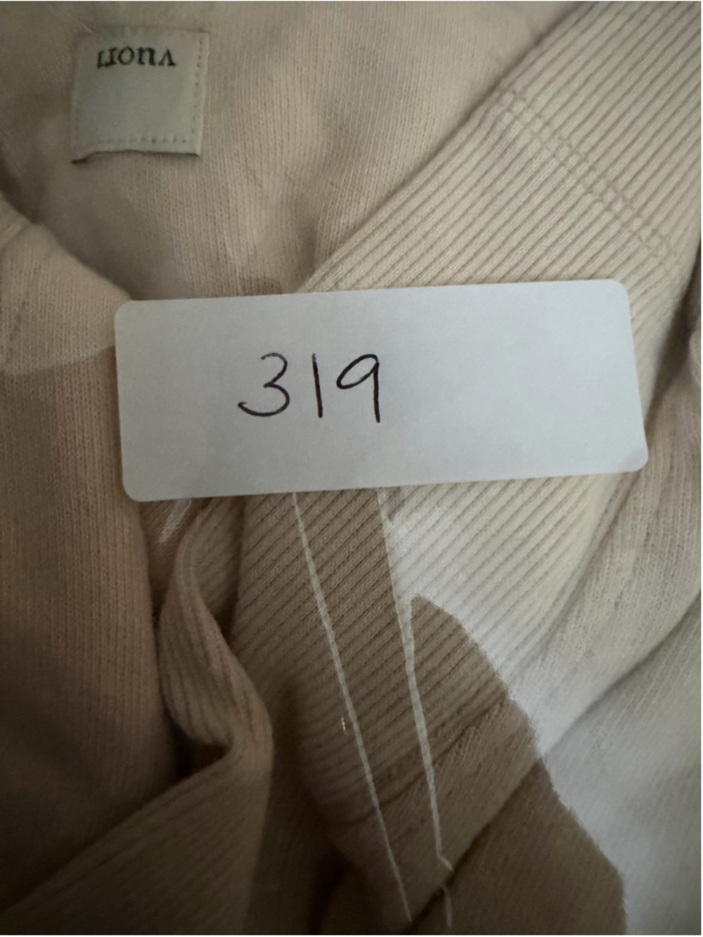 Women's Vuori Hoodie Sweatshirt Size M cream colored
319 - Picture 8 of 8